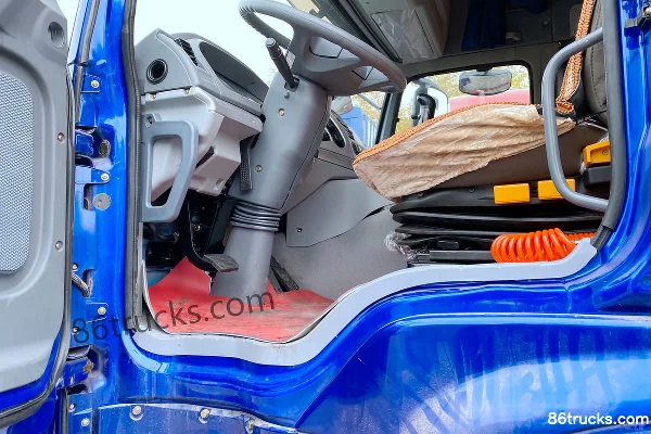 Foton AumanETX 5 Series Heavy Truck 230 hp 6X2(8 wheels) 7.8m Stake Truck Cab (1) | 86Trucks