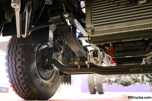Sinotruk HOWO Tongsai 2.5L diesel 185 ch 4X2(6 roues) Sinotruk 12 vitesses camion léger à benne amovible Châssis (2) | 86Trucks