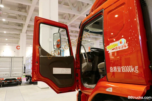Dongfeng Liuqi New Chenglong M3 200 hp 4X2(6 wheels) 6.2m Flatbed Cargo Truck Cab (1) | 86Trucks
