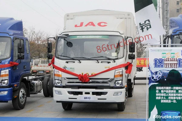 JAC Shuailing Q8 154hp 4X2(6 wheels) 5.175m Single Row Stake Truck Exterior (3) | 86Trucks