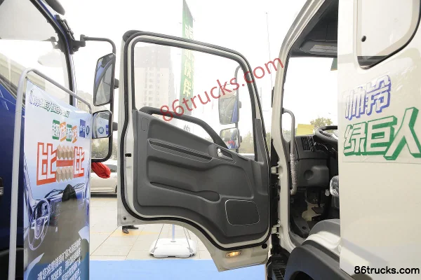 JAC Shuailing Q8 154hp 4X2(6 wheels) 5.175m Single Row Stake Truck Cab (1) | 86Trucks