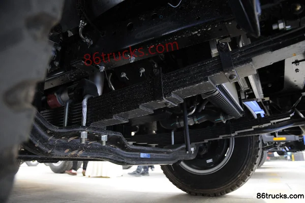 JAC Shuailing Q8 154hp 4X2(6 wheels) 5.175m Single Row Stake Truck Chassis (3) | 86Trucks