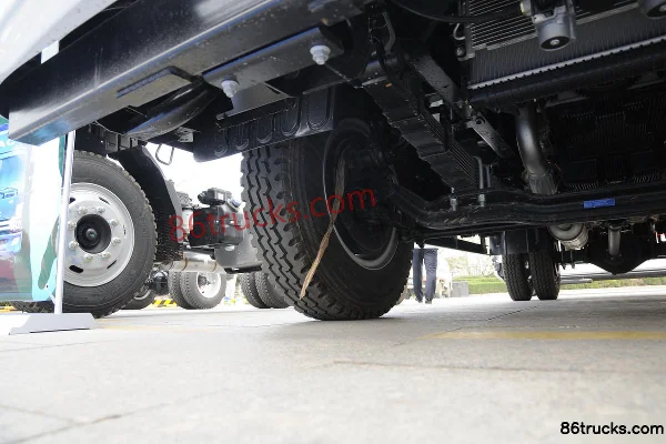 JAC Shuailing Q8 154hp 4X2(6 wheels) 5.175m Single Row Stake Truck Chassis (2) | 86Trucks