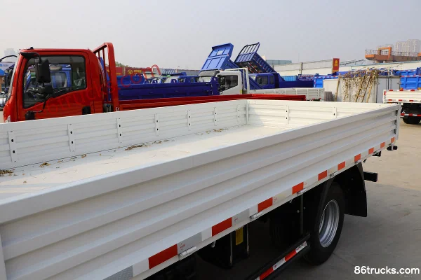SHACMAN Light Truck Delong K3000 Light Load Comfort 110hp 4X2(6 wheels) 4.18m Single Row Flatbed Light Truck (Narrow Body) (1) | 86Trucks
