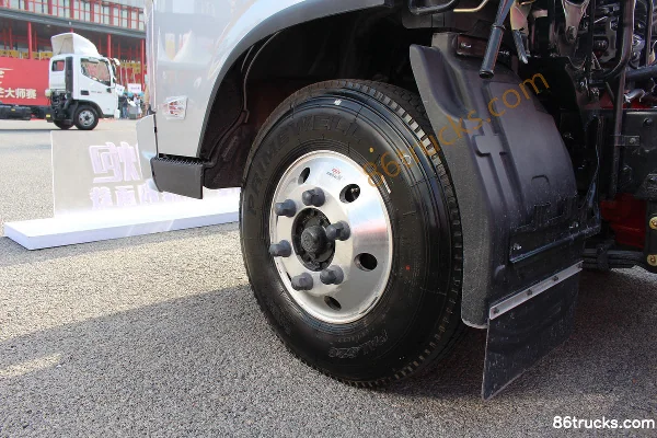 Foton Aumark Speed 150hp 4X2(6 wheels) 4.14m Single Row Box Light Truck Chassis (2) | 86Trucks