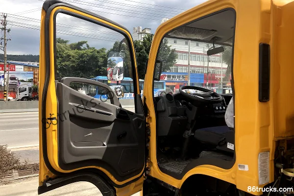 FAW Jiefang Hu VN 110 hp 4X2(6 wheels) 3.65m flammable gas enclosed transport truck (Chunxing brand) Cab (1) | 86Trucks
