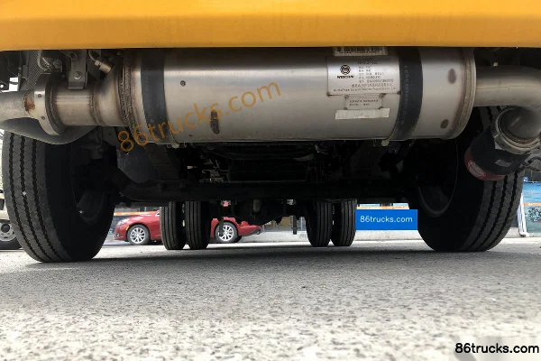 FAW Jiefang Hu VN 110 hp 4X2(6 wheels) 3.65m flammable gas enclosed transport truck (Chunxing brand) Chassis (3) | 86Trucks