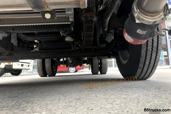 FAW Jiefang Hu VN 110 hp 4X2(6 wheels) 3.65m flammable gas enclosed transport truck (Chunxing brand) Chassis (2) | 86Trucks