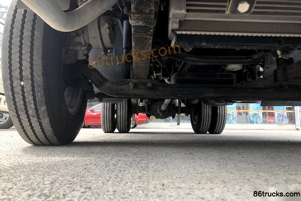 FAW Jiefang Hu VN 110 hp 4X2(6 wheels) 3.65m flammable gas enclosed transport truck (Chunxing brand) Chassis (1) | 86Trucks