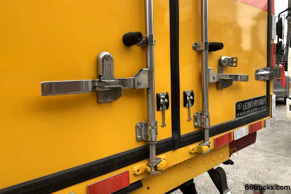 FAW Jiefang Hu VN 110 hp 4X2(6 wheels) 3.65m flammable gas enclosed transport truck (Chunxing brand) Body (3) | 86Trucks