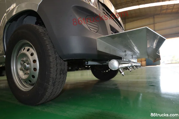 Yanlong Auto 4X2(6 wheels) Electric Cleaning Truck Chassis (1) | 86Trucks