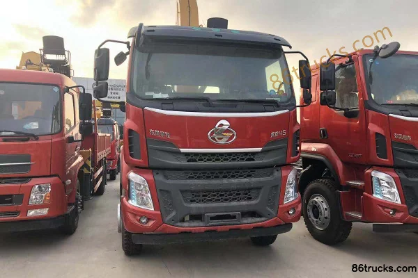 Dongfeng Liuqi Chenglong H5 240 ch 6X4(10 roues) 8,45 m camion avec grue auxiliaire (marque XCMG) Extérieur
