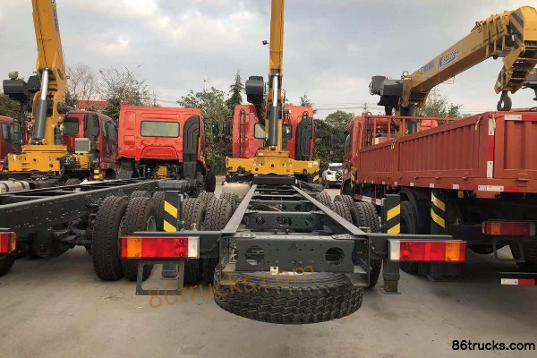 Dongfeng Liuqi Chenglong H5 240 ch 6X4(10 roues) 8,45 m camion avec grue auxiliaire (marque XCMG) Extérieur (3) | 86Trucks