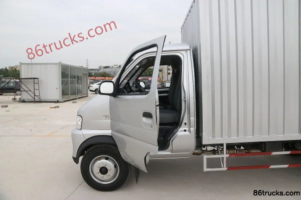 Karry Youjin T70L 2019 Edition Xingfu Version 1.5L 116hp 4X2(6 wheels) Gasoline 3.4m Single Row Box Micro Truck (China VI) Cab (1) | 86Truck