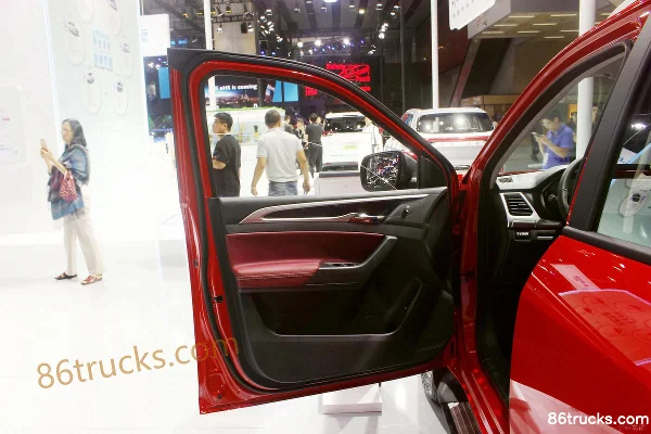 SAIC MAXUS T70 2022 5th Anniversary Edition Elite 2.0T Diesel 136hp Manual 4WD Standard Bed Double Cab Pickup Chassis (1) | 86Trucks