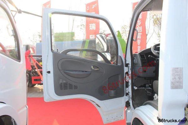 Dongfeng Furui R5 2020 110 hp 4X2(6 wheels) Dump Truck (China VI) Cab (1) | 86Trucks