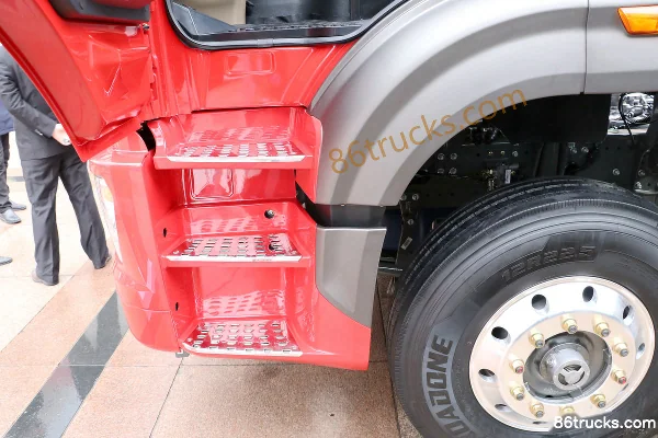 Sinotruk Hohan N7W heavy truck 460 hp 6X4(10 wheels) tractor truck Cab (2) | 86Trucks