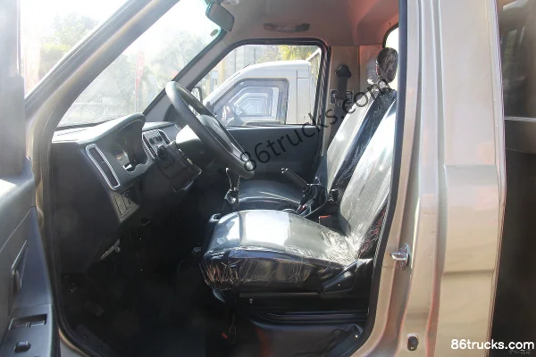 NanJun Ruishuai F2 series flagship version 82hp 4X2(6 wheels) 3.4m dump truck Cab (3) | 86Trucks