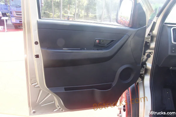 NanJun Ruishuai F2 series flagship version 82hp 4X2(6 wheels) 3.4m dump truck Cab (1) | 86Trucks