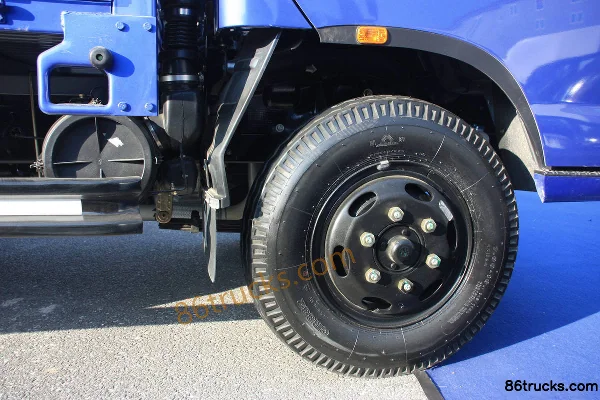 Foton Auman TX 110 hp 4X2(6 wheels) 3.7m Single Row Flatbed Light Truck Cab (1) | 86Trucks