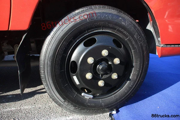 Foton Ollin TX Tech Edition 110 hp 4X2(6 wheels) 3.2m double-row van light truck (hydraulic brake) Cab (1) | 86Trucks