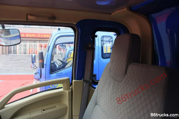 Sinotruk HOWO Hanjiang 2019 130 hp 4X2(6 wheels) 3.85m double-row stake truck Cab (2) | 86Trucks