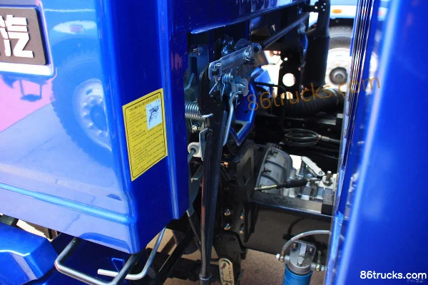 Sinotruk HOWO Hanjiang 2019 130 hp 4X2(6 wheels) 3.85m double-row stake truck Chassis (2) | 86Trucks