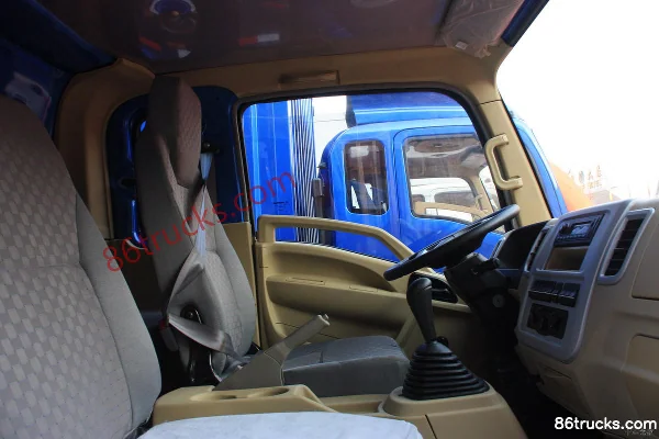 Sinotruk HOWO Hanjiang 2019 130 hp 4X2(6 wheels) 3.85m double-row stake truck Cab (1) | 86Trucks