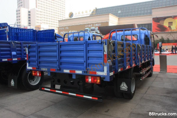Sinotruk HOWO Hanjun 190 hp 4X2(6 wheels) 4.85m semi-row flatbed cargo truck (10-speed) Body (3) | 86Trucks