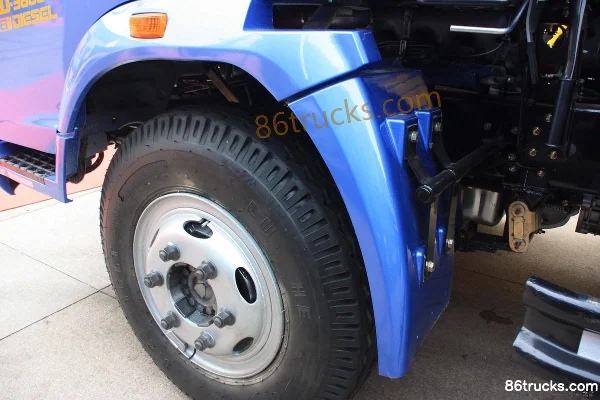 Sinotruk HOWO Hanjun 190 hp 4X2(6 wheels) 4.85m semi-row flatbed cargo truck (10-speed) Chassis (3) | 86Trucks