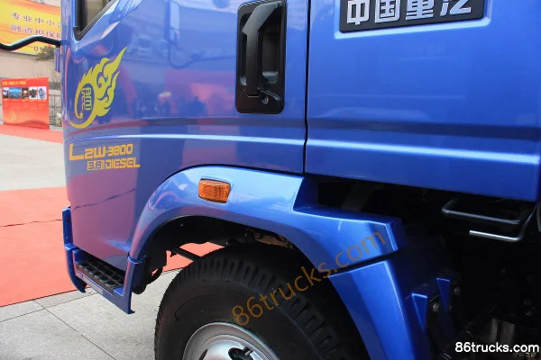 Sinotruk HOWO Hanjun 190 hp 4X2(6 wheels) 4.85m semi-row flatbed cargo truck (10-speed) Chassis (1) | 86Trucks