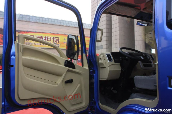 Sinotruk HOWO Hanjun 190 hp 4X2(6 wheels) 4.85m semi-row flatbed cargo truck (10-speed) Cab (2) | 86Trucks