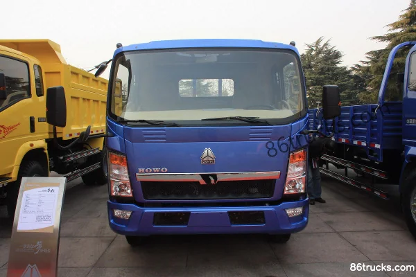 Sinotruk HOWO Hanjun 190 hp 4X2(6 wheels) 4.85m semi-row flatbed cargo truck (10-speed) Exterior (2) | 86Trucks
