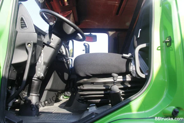 NanJun Ruiyu R60D 220 hp 6X2(8 wheels) 4.6m Dump Truck Cab (2) | 86Trucks
