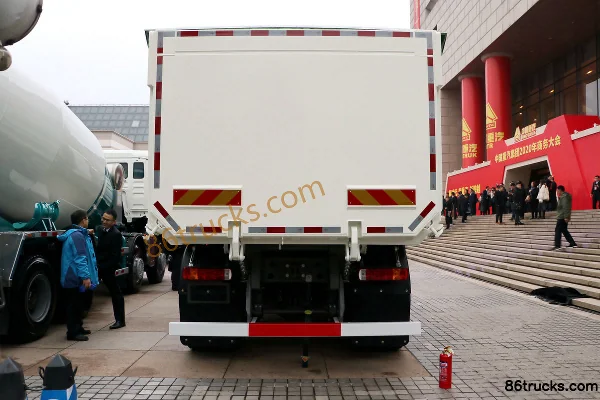 Sinotruk HOWO T7H heavy truck 440 hp 8X4(12 wheels) LNG dump truck (China VI) Exterior (2) | 86Trucks