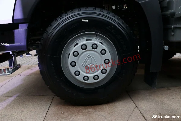 Sinotruk HOWO T7H heavy truck 440 hp 8X4(12 wheels) LNG dump truck (China VI) Chassis (2) | 86Trucks