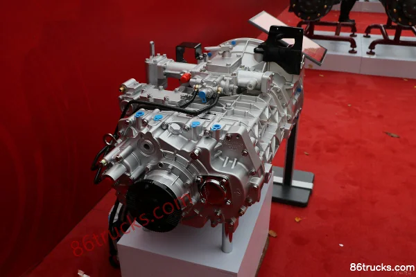 Sinotruk HW25712XSTL 12-Speed Manual Transmission Exterior (2) | 86Trucks