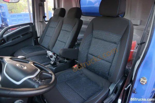 NanJun Ruiji J30 Luxury Edition 230 hp 4X4(6 wheels) 4.5m Dump Truck (China VI) Cab (2) | 86Trucks
