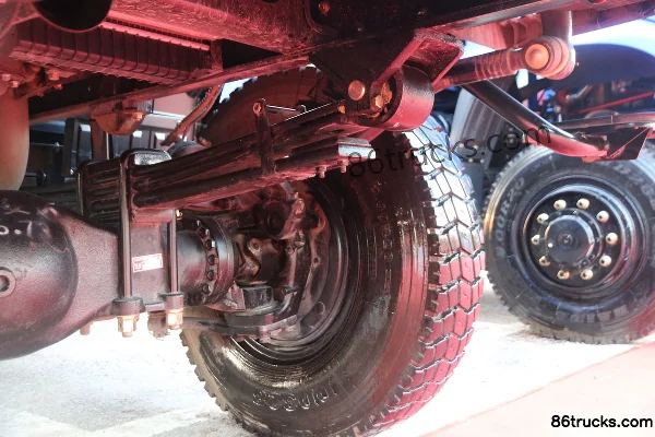NanJun Ruiji J30 Luxury Edition 230 hp 4X4(6 wheels) 4.5m Dump Truck (China VI) Chassis (3) | 86Trucks