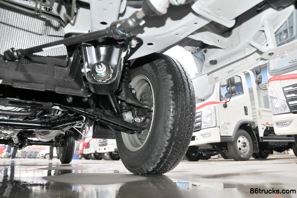 Foton Xiangling M1 1.5L 115hp 4X2(6 wheels) Gasoline 2.5m Double Row Flatbed Mini Truck (China VI) Chassis (3) | 86Trucks