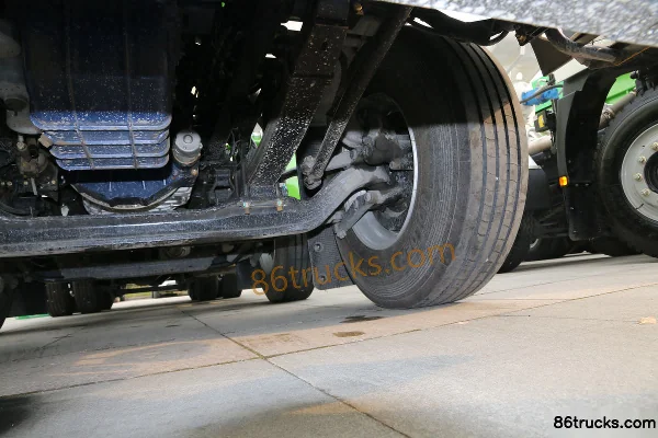 SHACMAN Delong New M3000 340 hp 8X4(12 wheels) 7.95 m³ concrete mixer truck Chassis (3) | 86Trucks