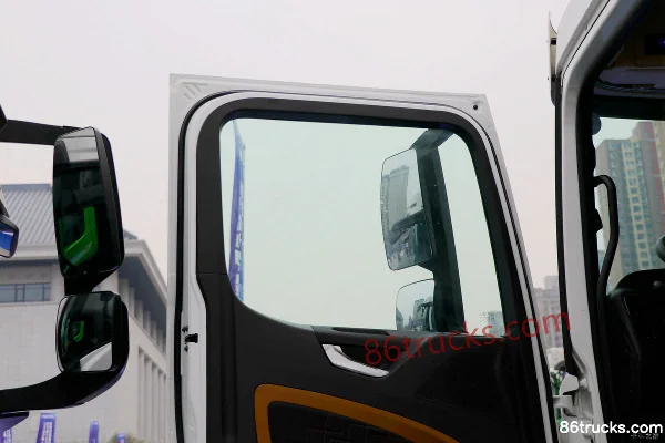 SHACMAN Delong M6000 350 ch 8X4(12 roues) camion citerne Cabine (2) | 86Trucks