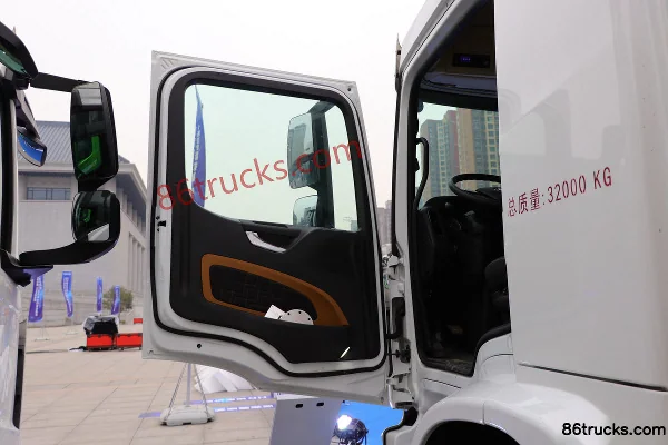 SHACMAN Delong M6000 350 ch 8X4(12 roues) camion citerne Cabine (1) | 86Trucks