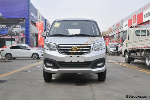 Changan Kuayue Xinbao T3 1.5L Gasoline 112 hp 4X2(6 wheels) 2.52m double-row flatbed micro truck (single rear wheel) (China VI) Exterior (2)