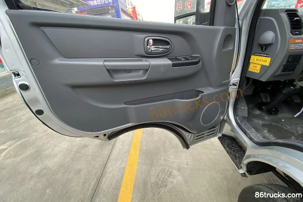 Feidi GX 1.5L 112 hp 4X2(6 wheels) 3.02m Double Row Stake Micro Truck (China VI) Cab (1) | 86Trucks