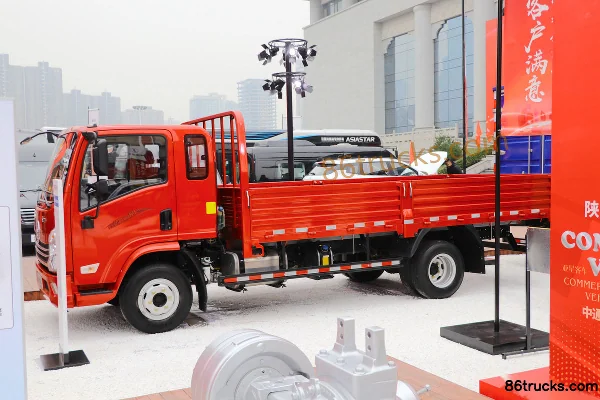 SHACMAN Light Truck Delong K3000 190 hp 4X2(6 wheels) 4.85m Crew Cab Flatbed Light Truck Exterior (3) | 86Trucks