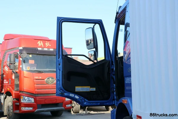 FAW Jiefang J6L camion moyen Zhihui Edition 180 ch 4X2(6 roues) camion porteur fourgon à toit ouvrant 6,8 m Cabine (1) | 86Trucks