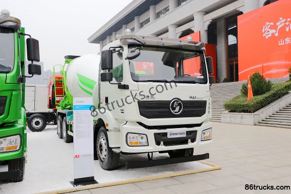SHACMAN Delong New M3000 340 hp 8X4(12 wheels) 7.95 m³ concrete mixer truck Exterior