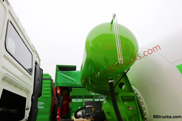 SHACMAN Delong New M3000 340 hp 8X4(12 wheels) 7.95 m³ concrete mixer truck Body (2) | 86Trucks