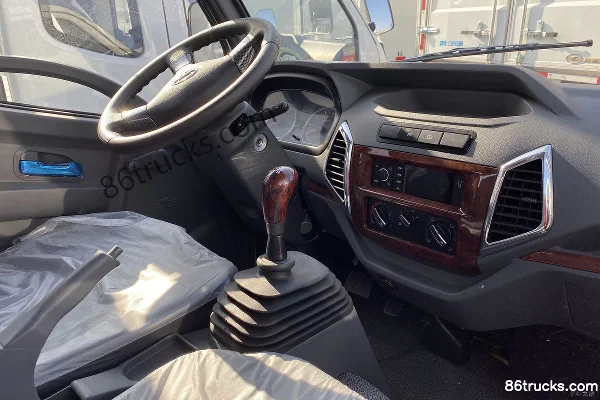 Tangjun Ouling Sailing A7 1.5L 112 hp 4X2(6 wheels) gasoline 3.08 m semi-row flatbed micro truck (China VI) Cab (1) | 86Trucks